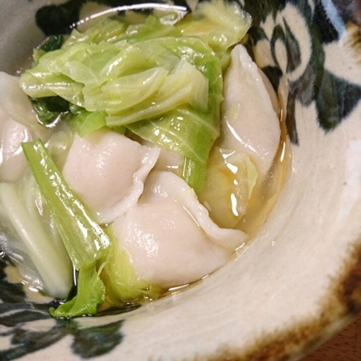 小松菜とキャベツの餃子スープ